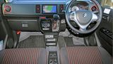 Das Cockpit des Suzuki Alto Turbo RS.