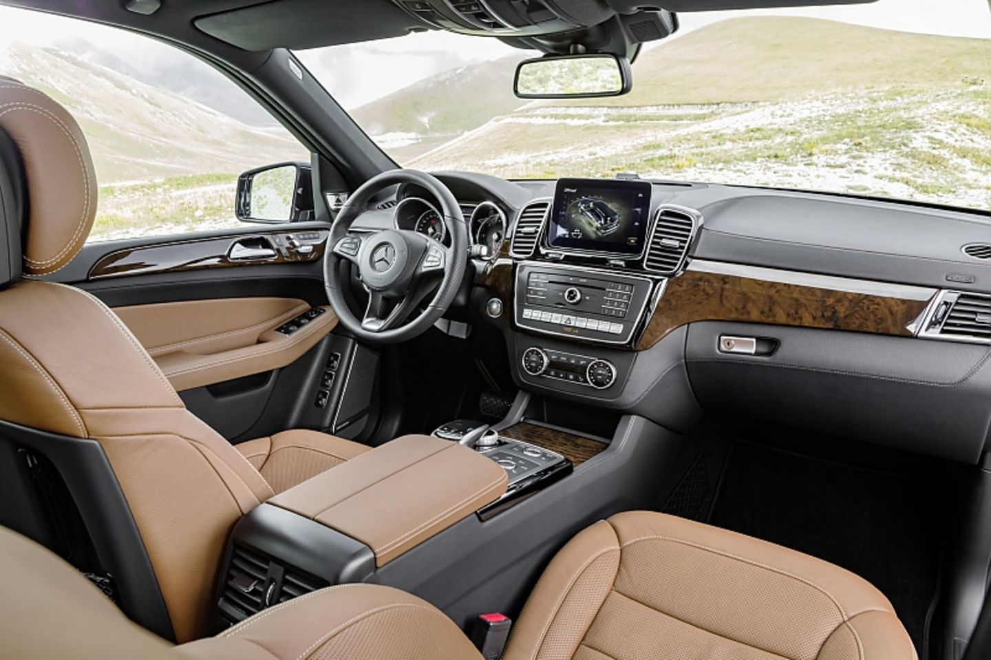 Mercedes GLS 2016 - neues Cockpit