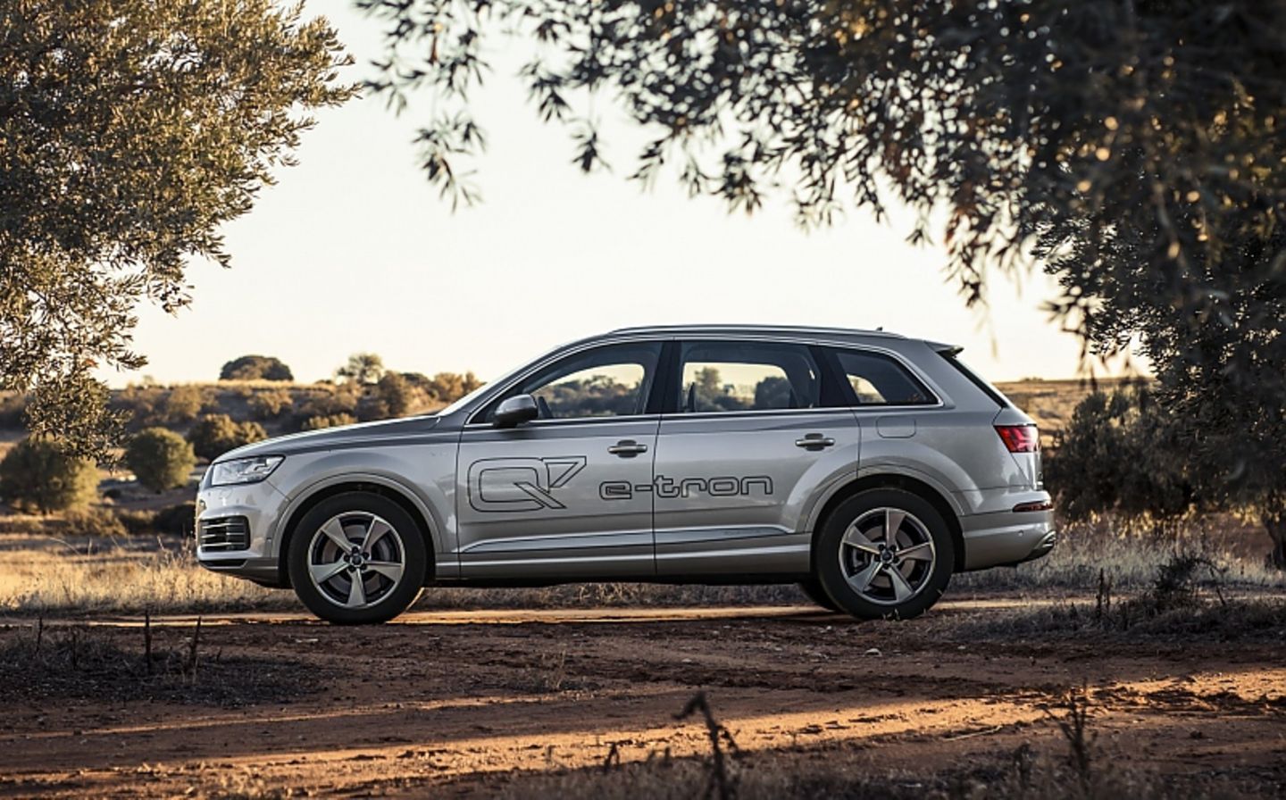 Audi Q7 e-tron 3.0 TDI quattro - 5,05 Meter lang