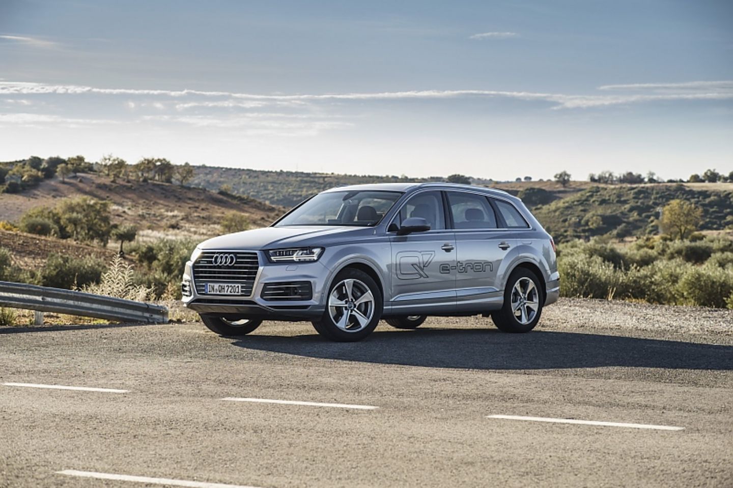 Audi Q7 e-tron 3.0 TDI quattro - optisch kaum anders als die reinen Verbrennermodelle