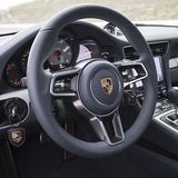 Beim Lenkrad fällt das Manettino auf