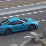 Der Porsche 911 Carrera S liegt gut auf der Straße