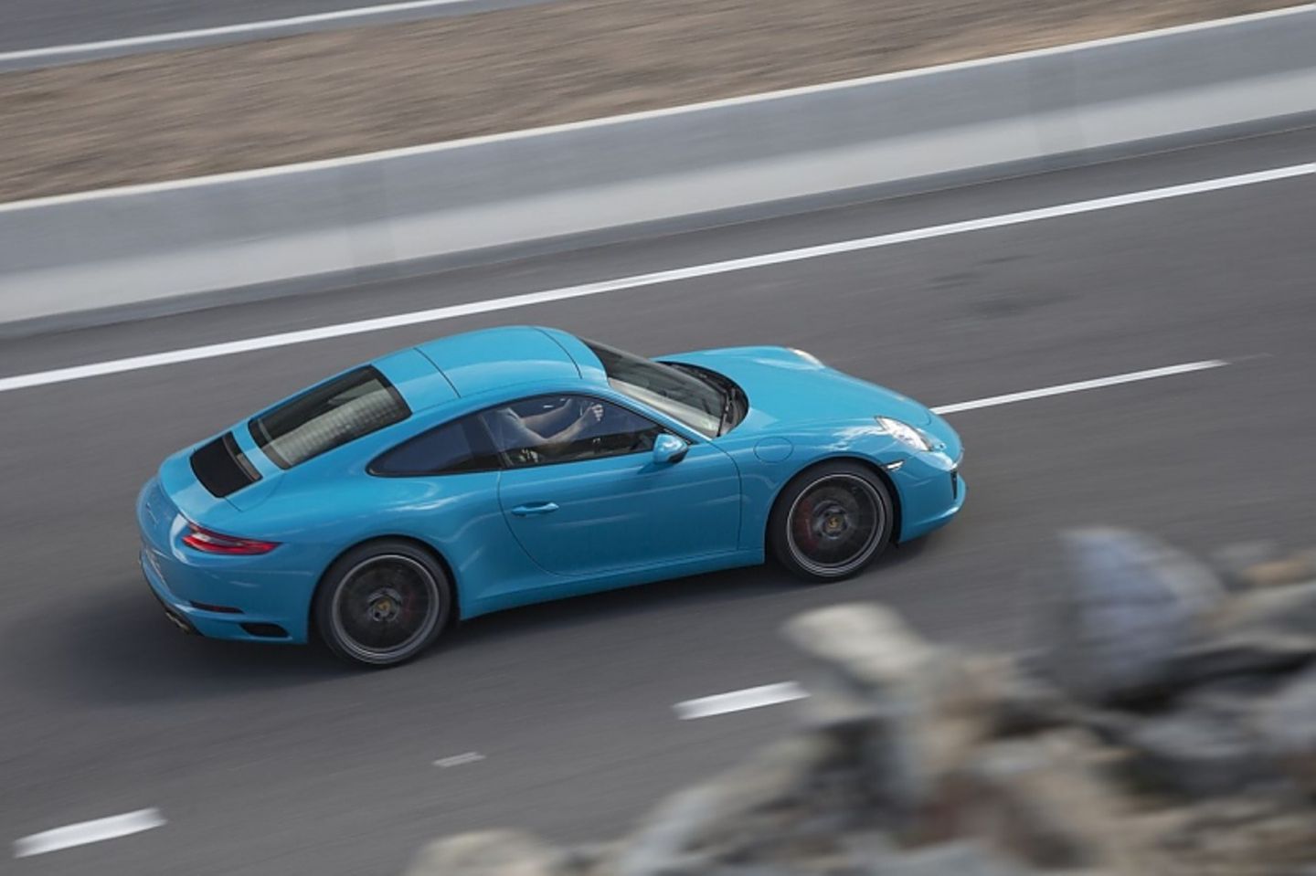 Der Porsche 911 Carrera S liegt gut auf der Straße