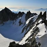 Bergsteiger auf Schneegrat