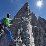 Himmelwärts an der Felskante