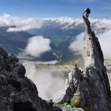 Alpinist auf Felsnadel