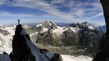Kletterin auf Felszacken