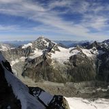 Kletterin auf Felszacken