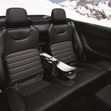 Range Rover Evoque Cabrio - der Laderaum schluckt nur 251 Liter. Da hilft die Skidurchreiche