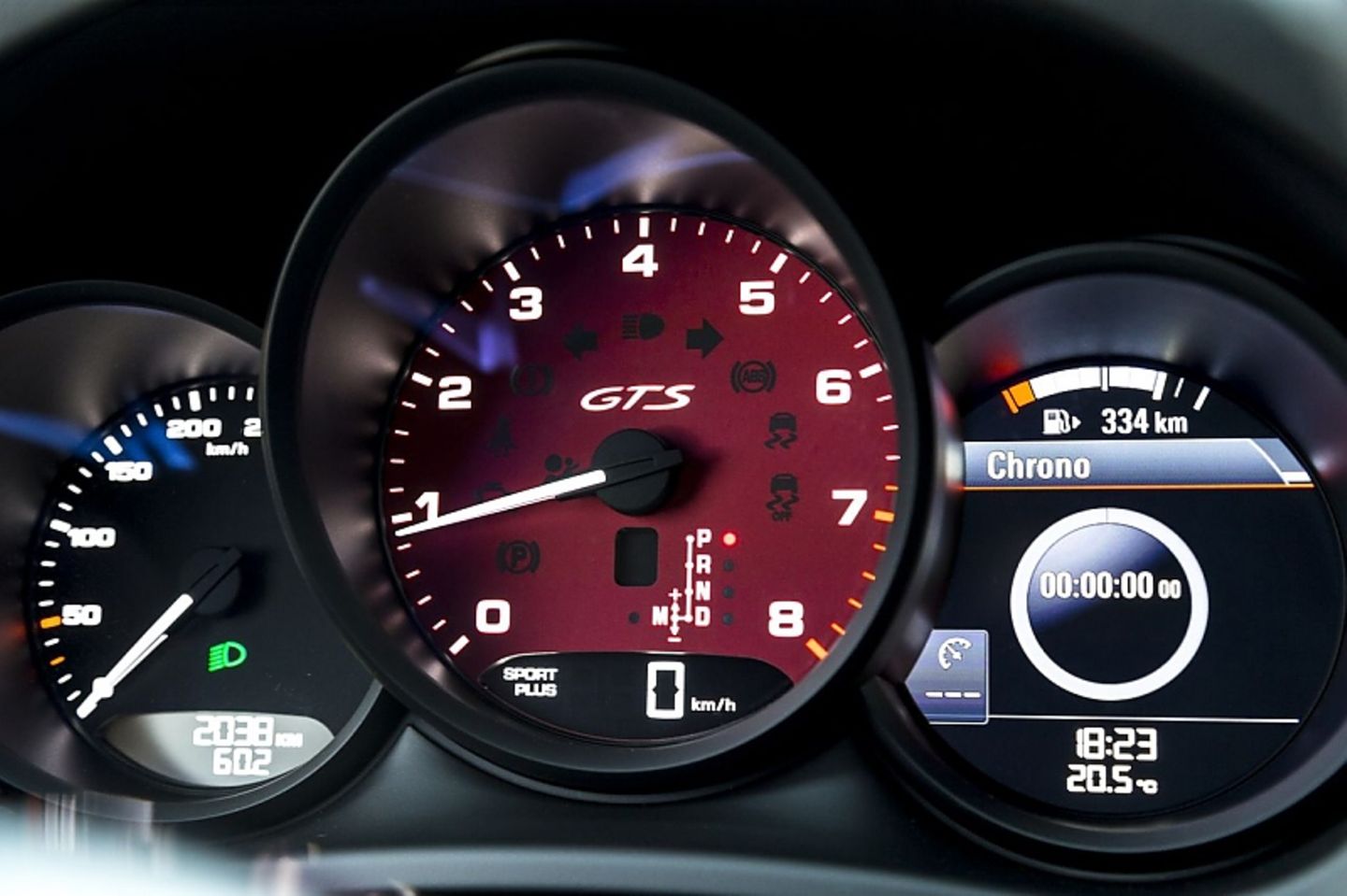 Der Drehzahlmesser ist rot hinterlegt