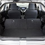 Die Rückbank lässt sich umklappen.