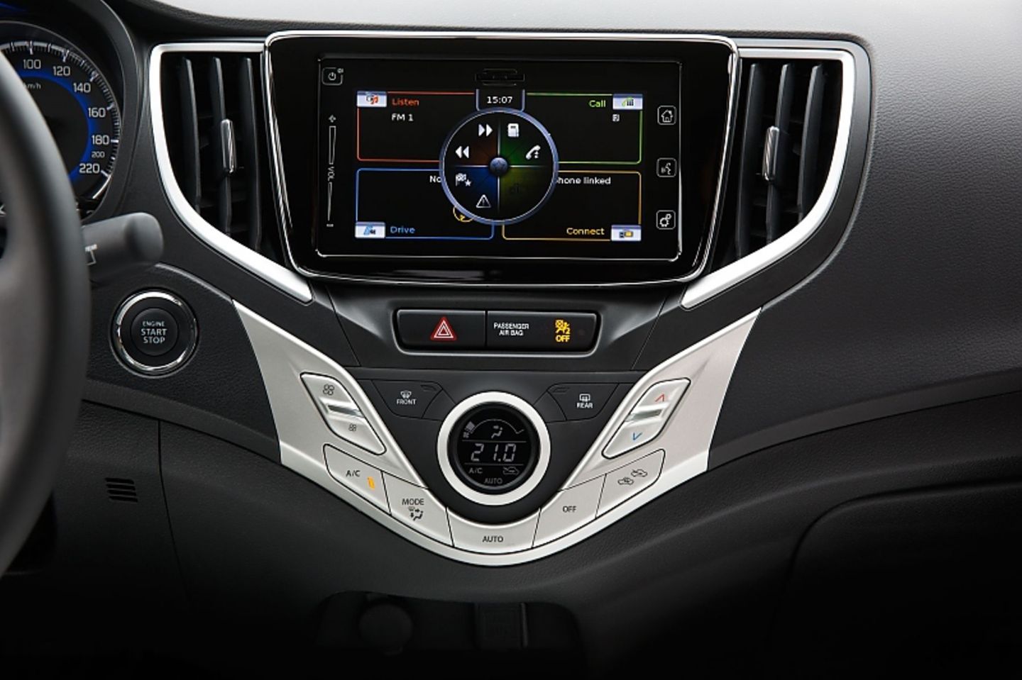 Das sieben Zoll große Touchscreen-Infotainmentsystem.