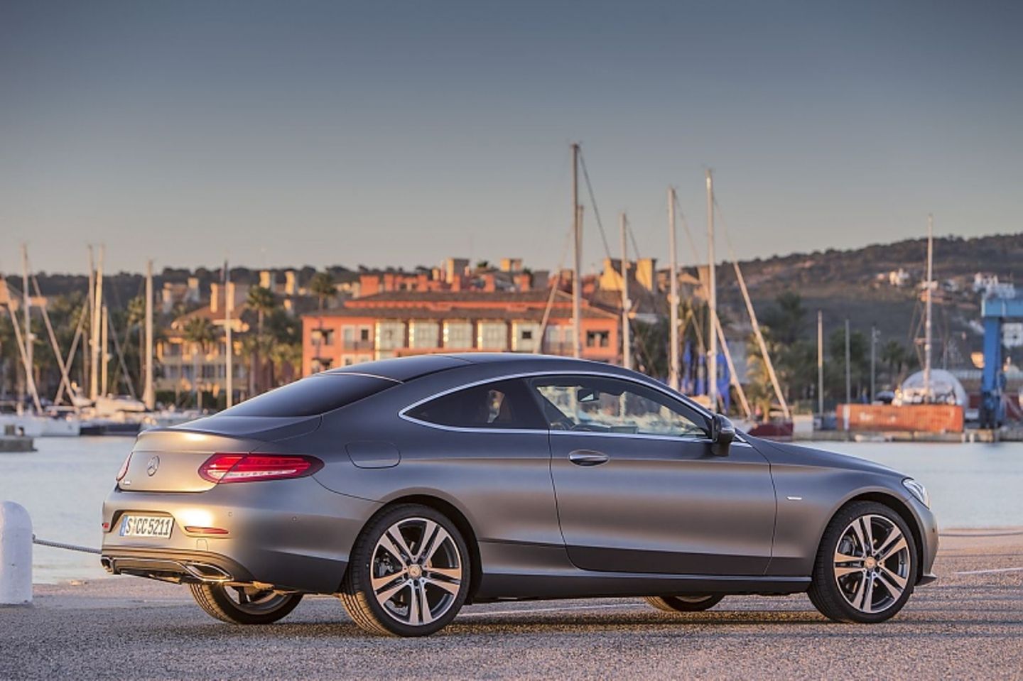 Das Mercedes C 300 Coupé ist 4,69 Meter lang