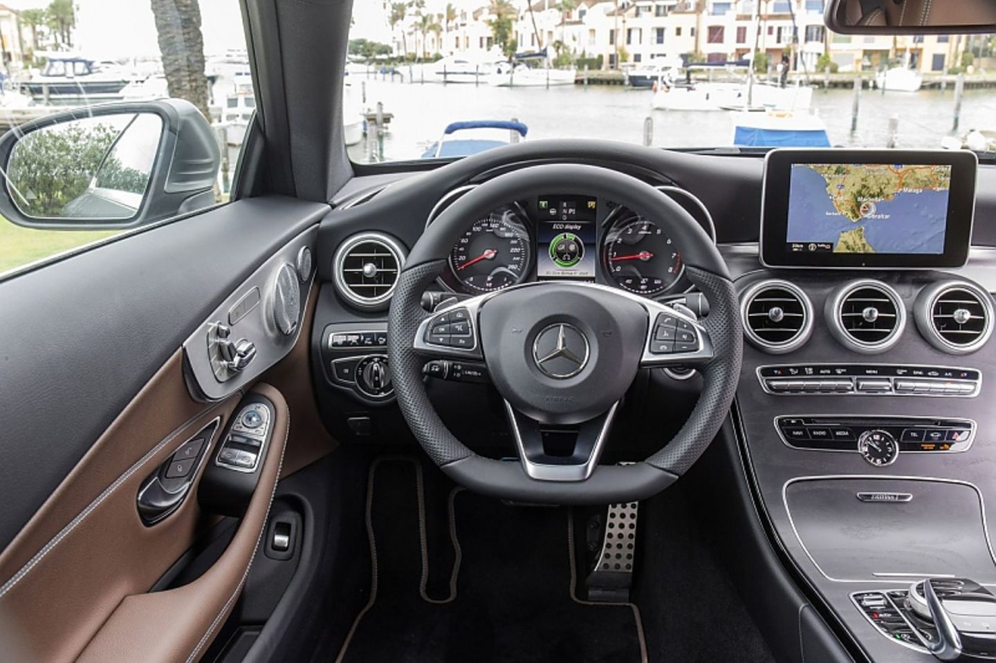 Typisches Mercedes-Cockpit