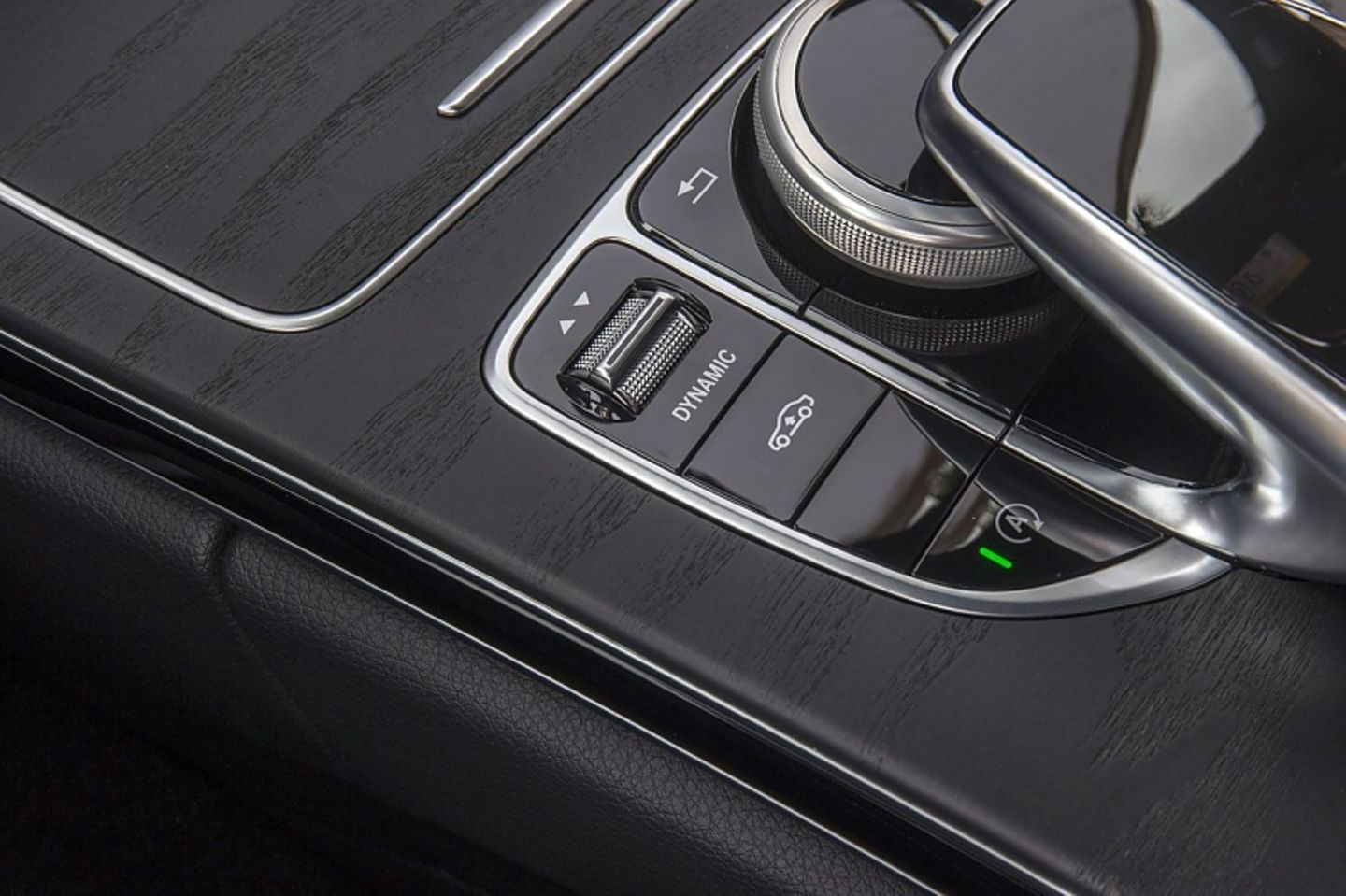 Mit dem Fahrerlebnisschalter stellt man den Mercedes nach Gusto scharf