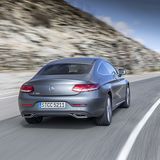 Die beiden Auspuffrohre gehören zum Erscheinungsbild des Mercedes