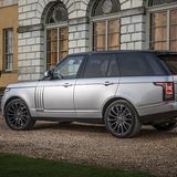 In den Kofferraum passen zwischen 909 Liter und...