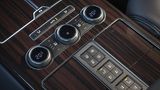 Die Schaltzentrale im Fond des Range Rover SV Autobiography.