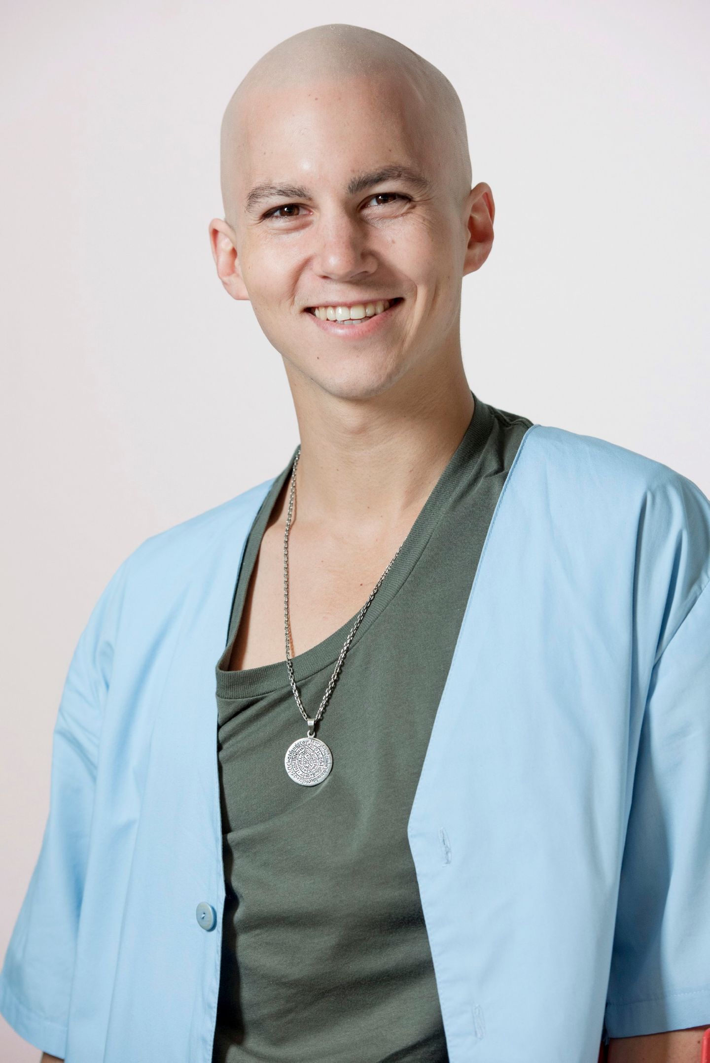 Leo (Tim Oliver Schultz)
