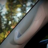 Ein robuster Handgriff an der A-Säule des Nissan NP300 Navara DoubleCab hilft beim Einstieg