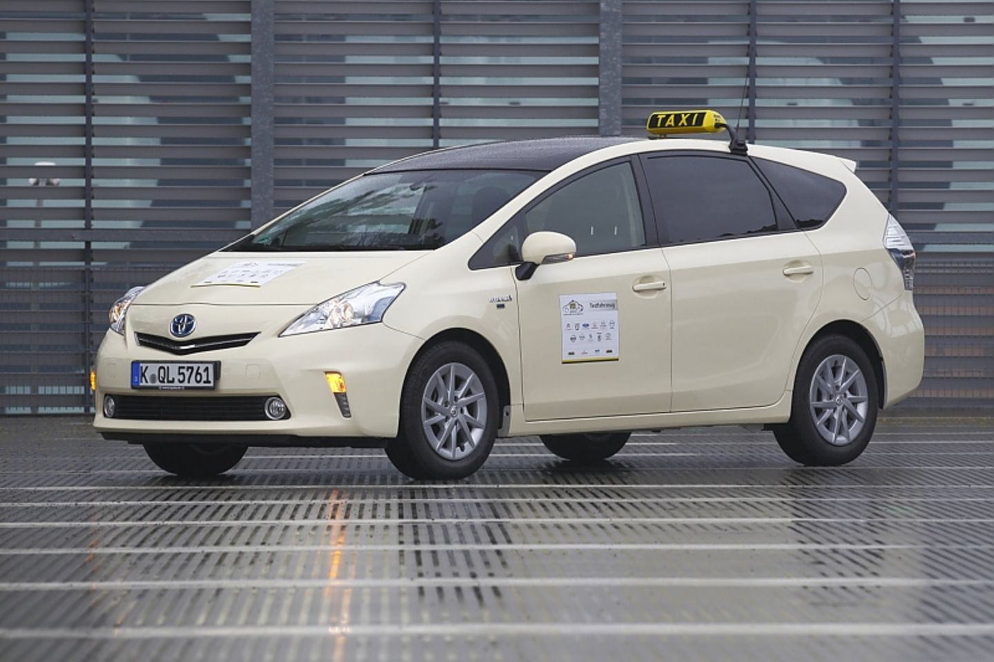 Toyota Prius Plus Taxi