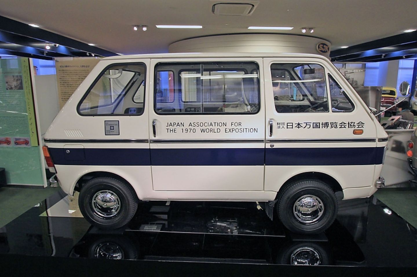 Sieht lustig aus: Suzuki Carry Van L40V Expo Electric Car.