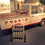 Dieser Suzuki Suzulight Carry L20 wurde in Kooperation mit der Brauerei Asahi Breweries, Ltd. entwickelt.