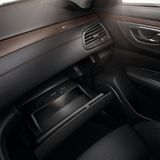 Das Handschuhfach fasst acht Liter