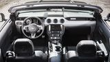 Das Cockpit des Ford Mustang.