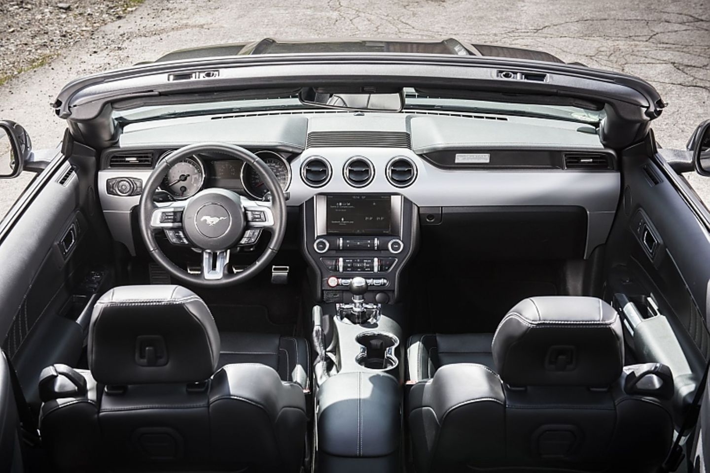 Das Cockpit des Ford Mustang.