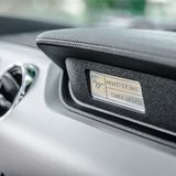 Kleine Erinnerungsstütze, damit der Fahrer nicht vergisst, worin er sitzt.