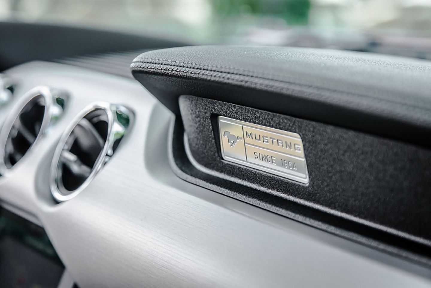 Kleine Erinnerungsstütze, damit der Fahrer nicht vergisst, worin er sitzt.