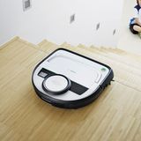 Kobold VR200 - Putzen wie in Star Trek    Ein bisschen fühlt es sich wie im Science Fiction Film an, wenn eine kleine Kiste eigenhändig über die Dielen saugt, während man selber auf der Couch sitzt. Mit den neuen Saugrobotern hat Omas alter Staubsauger endgültig ausgedient. Das einstige Spielzeug für große Jungs ist erwachsen geworden und reinigt nun zuverlässig Parkett, Teppich und Fliesen. Wie der "VR200". Der jüngste Bruder vom Klassiker Kobold saust per Knopfdruck durch die Wohnung.   Der flache Putzhelfer kommt mit seinen Spezialrädern nicht nur unter das Sofa, sondern auch über kleine Schwellen. Er scannt seine Umgebung, um mit Hilfe einer Karte die perfekte Route durch Krümel und Staub zu berechnen. Soll er in Büro oder Kinderzimmer nicht stören, halten spezielle, ausgelegte Magnetstreifen ihn vom Befahren ab. Wem das Kraftpaket zu laut ist, lässt es im leisen Modus einfach länger laufen. Damit gehört eine der lästigsten Tätigkeiten im Haushalt endlich der Vergangenheit an. Nur den Boden müssen Roboterbesitzer vorher noch selber frei räumen. Denn kleine Teile wie Legosteine und Flummis mögen die Roboter überhaupt nicht.  Kobold VR200 von Vorwerk, 749 Euro