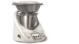 Thermomix - wenn die Küchenmaschine schlauer als der Koch sein soll    Was nützt die beste Ausstattung, wenn man vom Kochen keine Ahnung hat. Die Küchenmaschine „Thermomix“ hilft selbst Kochbuchverweigerern auf die Sprünge und erleichtert den Einstieg in die Welt der Lebensmittelzubereitung. Ein spezieller Chip führt Schritt für Schritt durch das jeweilige Rezept. Einfach die nächste Zutat auf dem Display ablesen, hinzufügen, per Knopfdruck bestätigen und die Maschine machen lassen. Die schaltet Zeit und Temperatur für die einzelnen Vorgänge eigenständig ein. Wer auf den Geschmack gekommen ist, kann weitere Rezeptchips zu diversen Kochrichtungen separat dazukaufen. Oder auf die digitale Hilfe verzichten und eigenhändig mit den Funktionen wiegen, mahlen, mixen und dampfgaren experimentieren. Kostspieliger als ein Kochkurs, aber auch zeitsparend.  Vorwerk Thermomix  Preis: rund 1.100 Euro