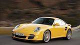 Der AMG-Kraftmeier hat zehn PS mehr als der Porsche Turbo (997) Baujahr 2010