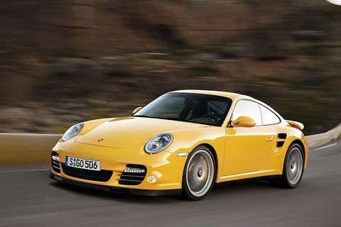 Der AMG-Kraftmeier hat zehn PS mehr als der Porsche Turbo (997) Baujahr 2010