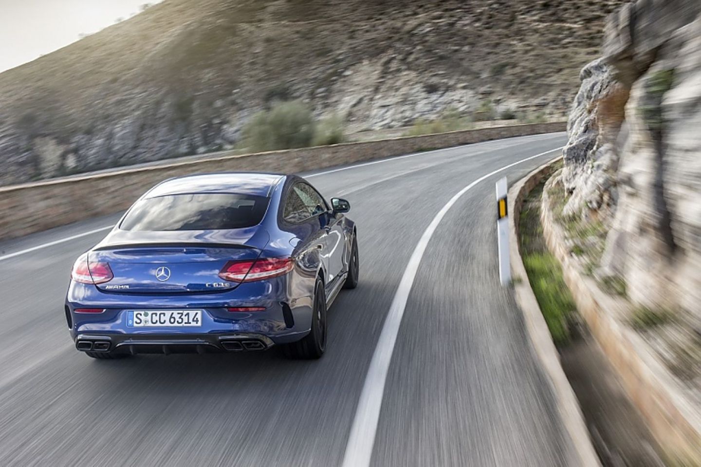 Das Heck des Mercedes AMG C 63 S Coupé ist beeindruckend