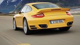Auch der Porsche Turbo hat einen "breiten Hintern"