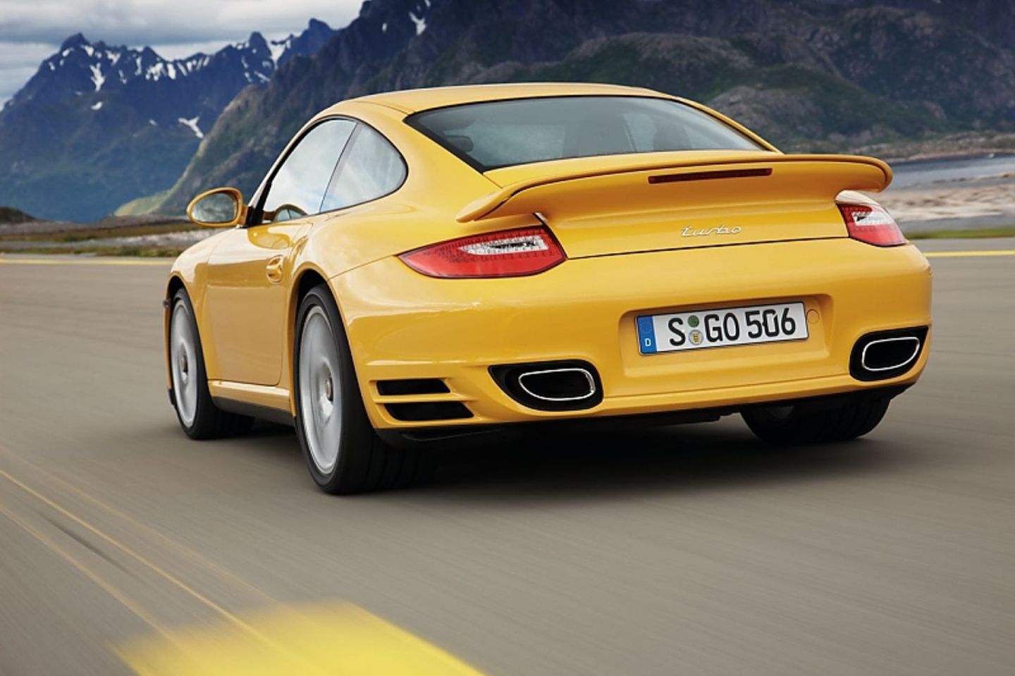 Auch der Porsche Turbo hat einen "breiten Hintern"