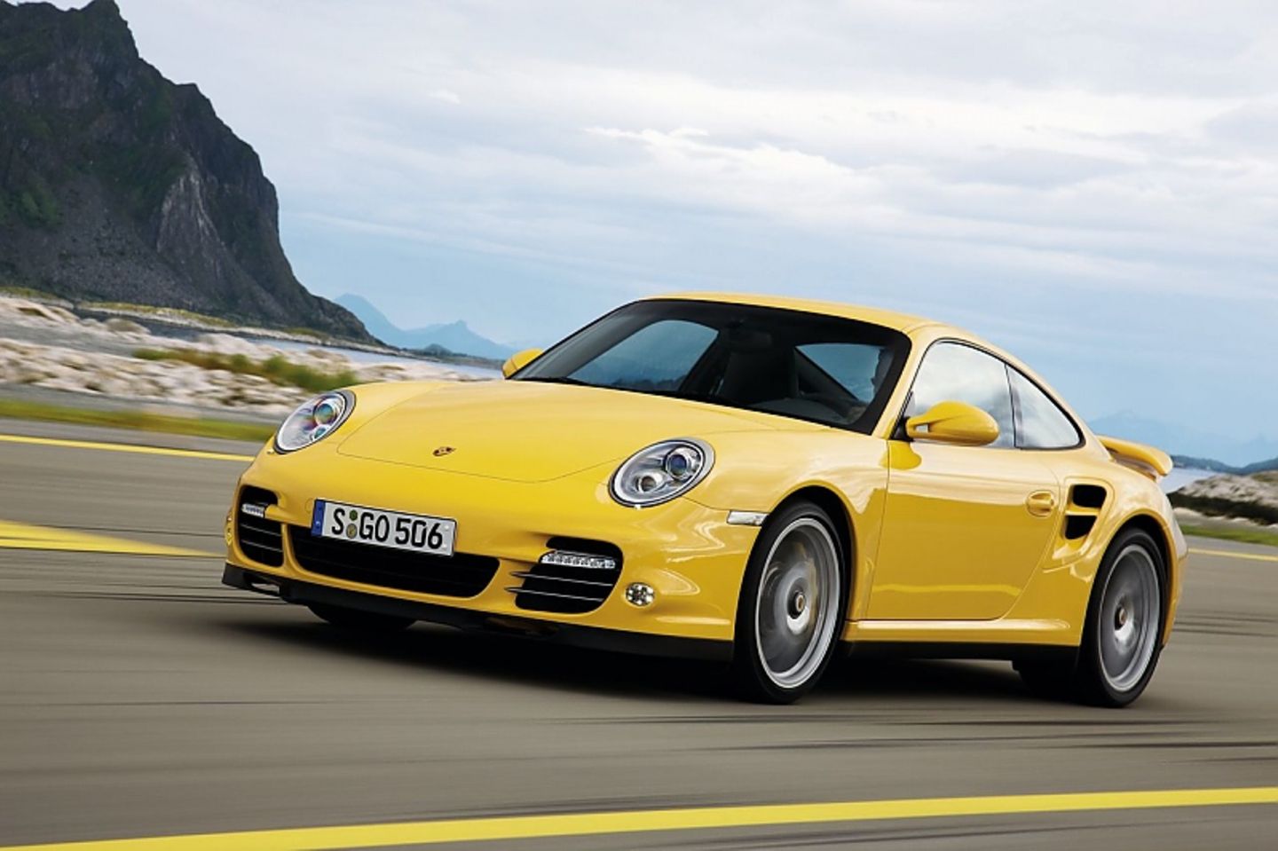 Der Porsche Turbo hat Allradantrieb