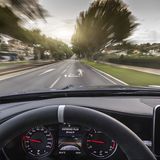 Lässt man es Mercedes AMG C 63 S Coupé krachen, fliegt die Landschaft nur so vorbei