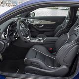 Die Sitze sind bequem und bieten Seitenhalt