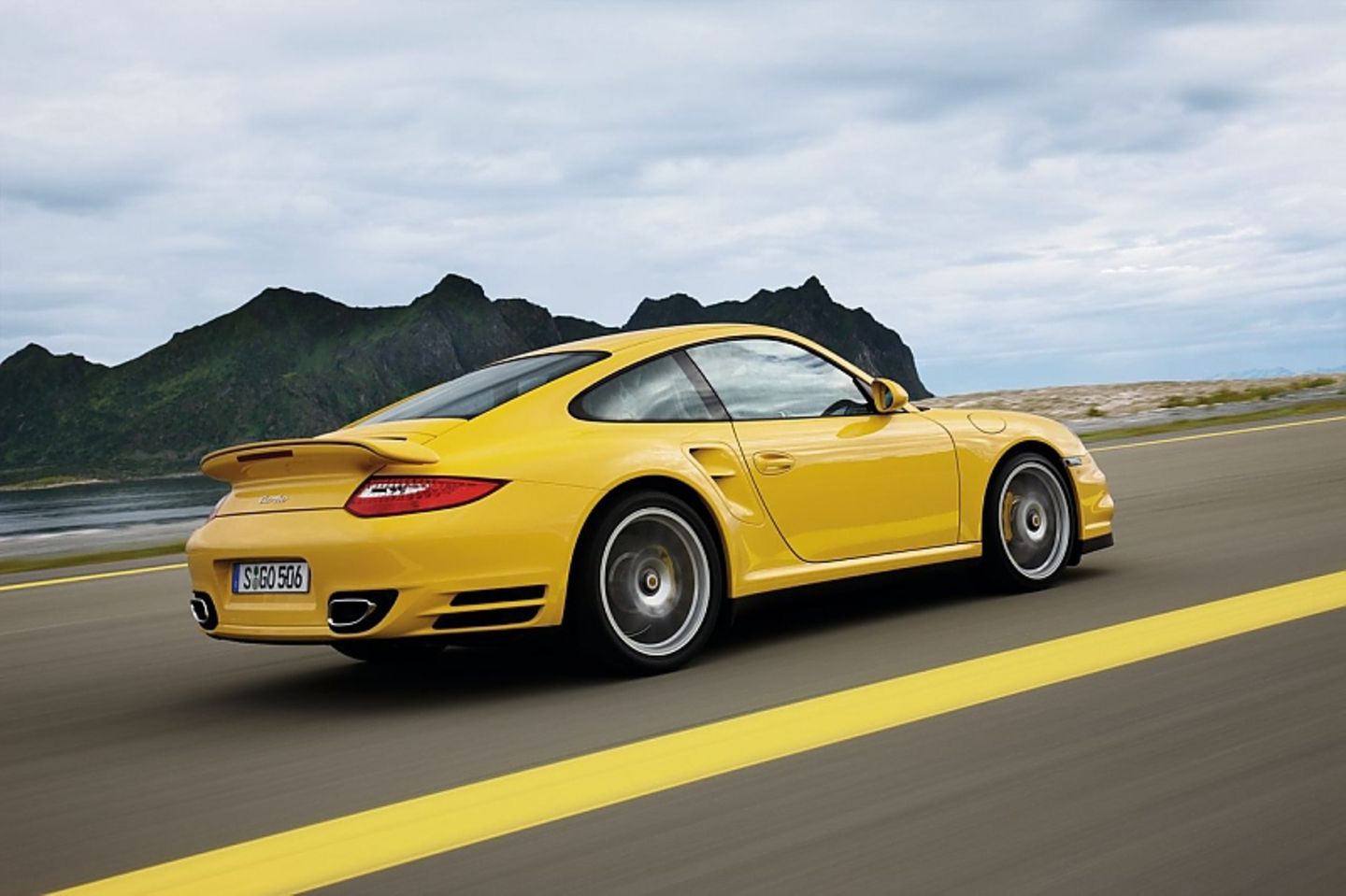 Der Porsche Turbo erreicht nach 3,4 Sekunden Landstraßengeschwindigkeit
