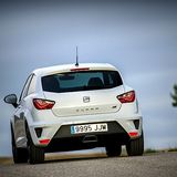 Am Heck weist nur ein schwarzer Diffusor darauf hin, dass man einen Seat Ibiza Cupra vor sich hat