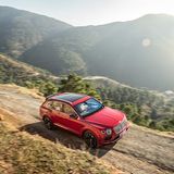 Der Bentley Bentayga W12 kommt auch abseits befestigter Straßen klar...