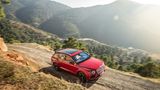 Der Bentley Bentayga W12 kommt auch abseits befestigter Straßen klar...