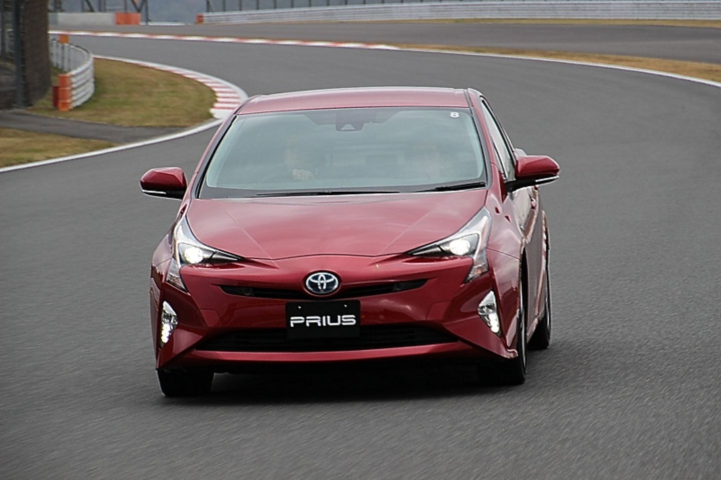 Toyota Prius 2016 - er bleibt komfortabel und nahezu spaßfrei