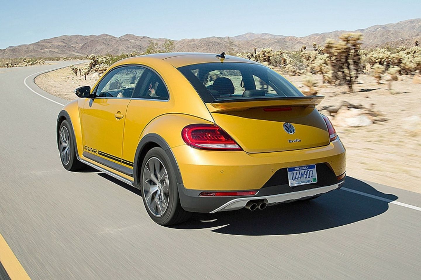 Das Coupe des VW Beetle Dune kostet ab 23.625 Euro.