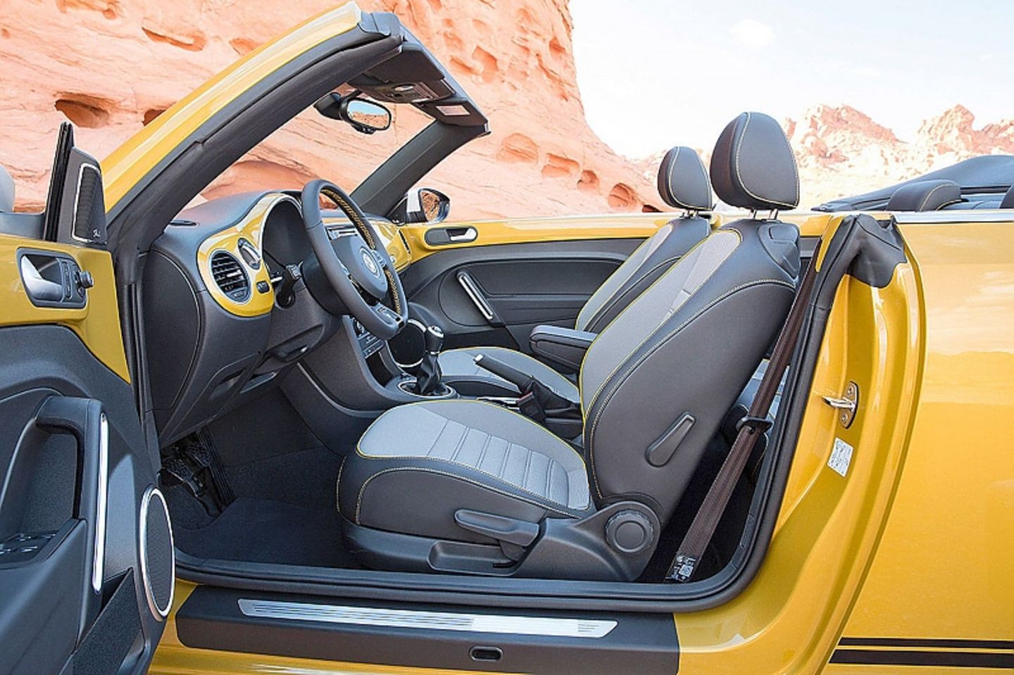 Der VW Beetle Dune macht einen auf Offroader.