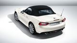 Fiat 124 Spider - das Dach lässt sich manuell bedienen